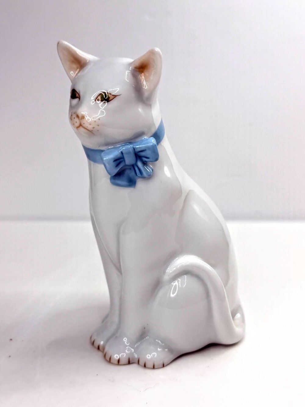 Vintage Herend Hungary White Cat Figurine Blue Bow Hand Painted Porcelain A1063